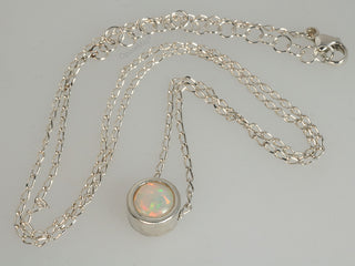 Enrosadira collana