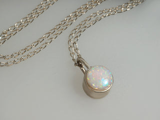 Enrosadira collana opale