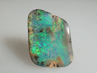 Opale boulder australiano