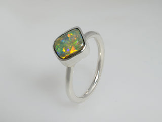 Anello opale australiano