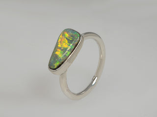 Anello opale boulder australiano