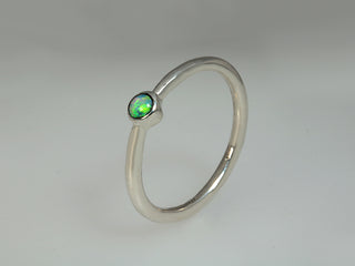 Anello con opale australiano in argentium 935