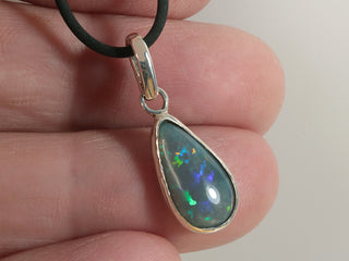 Pendant with Australian opal