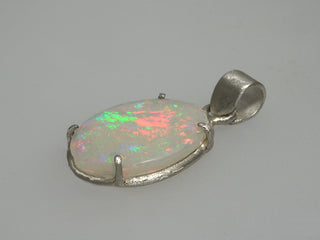 Light opal pendant in argentium 935