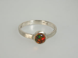 Anello con opale di fuoco messicano