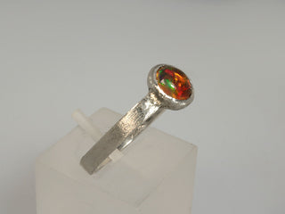 Anello con opale di fuoco messicano