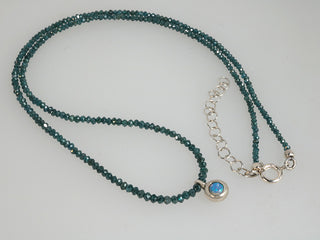 Collana con opale australiano e diamanti